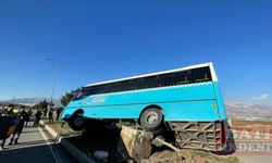 Kahramanmaraş'ta halk otobüsünün devrilmesi sonucu ilk belirlemelere göre 8 kişi yaralandı