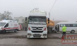 Kahramanmaraş'ta tırla çarpışan minibüsteki 5 kişi yaralandı