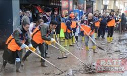 Kumluca'da selden etkilenen bölgelerde çalışmalar sürüyor