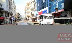 Kumluca'daki sel felaketinde otoparkta kalan araçları çıkarma çalışmaları sürdü