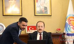 Mersin Valisi Pehlivan, AA'nın "Yılın Fotoğrafları" oylamasına katıldı: