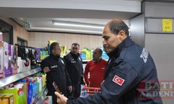 Mersin'de tarihi geçmiş 12 ürün bulunan zincir marketin şubesine para cezası