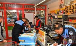 Mersin'de zincir markette tarihi geçmiş 70 gıda ürünü tespit edildi