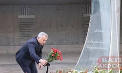 Moldova'nın Ankara Büyükelçisi Croitor, 9. Cumhurbaşkanı Demirel'in kabrini ziyaret etti