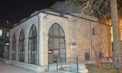 10 Günlük bebeği Cami bahçesine bıraktılar