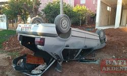 Adana'da devrilen otomobildeki 4 kişi yaralandı