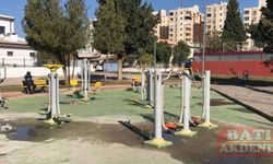 Adana'da parkta çıkan kavgada bıçaklanan 2 kişiden biri hayatını kaybetti