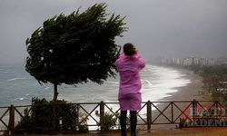 Antalya'da kuvvetli yağış ve fırtına etkili oldu
