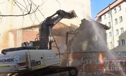 Bursa Yıldırım'da estetği bozan metruklar yıkılıyor