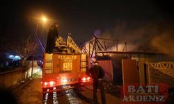 Depo olarak kullanılan binada çıkan yangın hasara neden oldu