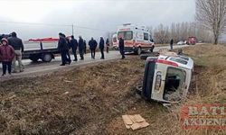 Hafif ticari araç ile otomobil çarpıştı, 7 kişi yaralandı