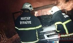 Hatay'da seyir halinde alev alan kamyonet yandı