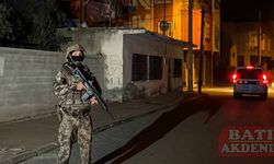 Mersin'de çeşitli suçlara karıştığı iddiasıyla 25 zanlıya yönelik şafak operasyonu