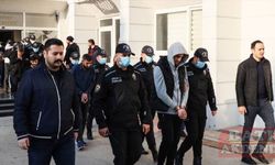 Mersin'de çeşitli suçlara karıştıkları iddiasıyla yakalanan 32 zanlı adliyede