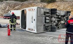 Sevis midibüsü devrildi 2 kişi öldü, 15 kişi yaralandı