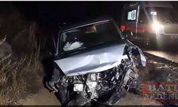 Su kanalına devrilen hafif ticari araçtaki 4 kişi yaralandı