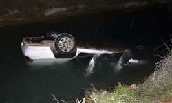 Antalya’da sulama kanalına düşen otomobilin sürücüsü yaralandı