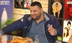 Adana'da acılı tost yeme yarışmasını Avustralyalı katılımcı kazandı