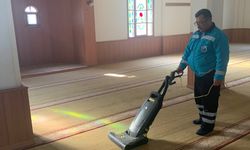 Antakya'da belediye ekipleri ibadethaneleri temizliyor