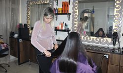 Antakya'da kız çocuklarına ücretsiz saç bakım hizmeti veriyor