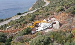 Antalya'nın Kaş ilçesindeki kaçak yapılar yıkıldı