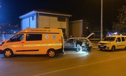 Hatay'da çalıntı otomobil alışveriş merkezinin yanında terk edilmiş bulundu