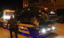 Hatay'da çarpışma sonucu kontrolden çıkan iki otomobil 5 araca hasar verdi