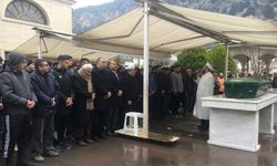 Hatay'da trafik kazasında ölen gencin cenazesi defnedildi