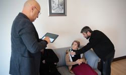 İstemsiz hareket eden ve vücut şekilleri bozulan kardeşler için "beyin pili" umut oldu