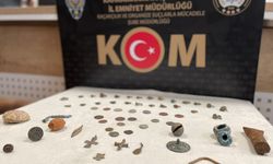 Kahramanmaraş'ta yüzük, sikke ve mühürlerin de içinde olduğu 60 obje ele geçirildi
