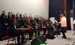 Kozan'da Türk sanat müziği korosu konser verdi