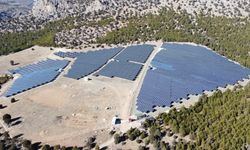 Pozantı Kaymakamı Fatih Karamahmut, ilçedeki güneş enerjisi santralini ziyaret etti