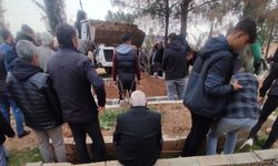 ŞANLIURFA - Sancaktepe'de sitede ölü bulunan 4 kişinin cenazesi Şanlıurfa'da toprağa verildi