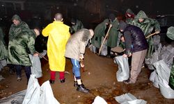 Sırbistan'da yeni yağış dalgasına kum torbalarıyla tedbir alındı