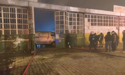 Tamircideki otomobilde çıkan yangında 3 araç hasar gördü