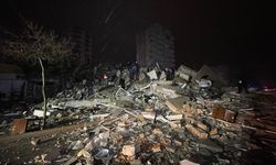 OSMANİYE - 7.4 büyüklüğündeki depremde 10 katlı bina çöktü (2)
