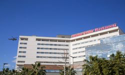 ADANA - Depremde yaralananlar, helikopterle Adana'daki hastaneye sevk ediliyor