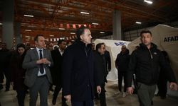 AK Parti Sözcüsü Çelik Adana'da AFAD çadırındaki depremzedelerle görüşüp açıklamalarda bulundu: