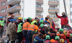 Boşnak ve Özbek ekipler Hatay'da bir can daha kurtarmak için mücadele ediyor