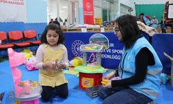 Burdur'a gelen depremzedeler için ücretsiz "sosyal market" kuruldu