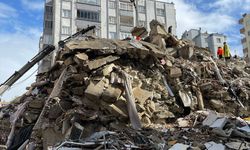 GÜNCELLEME - Adana'da yıkılan apartmanlarda arama kurtarma çalışmaları sürüyor