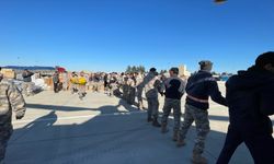 İncirlik Üssü'nden depremzedelere yardım malzemesi sevkiyatı sürüyor