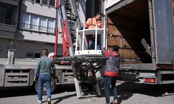 İskenderun'da hasar gören evlerini tahliye eden depremzedelerde hüzün hakim
