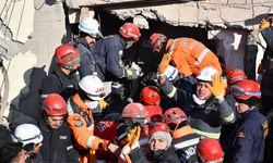 Kahramanmaraş'ta depremin 198'inci saatinde iki kardeş enkaz altından çıkarıldı