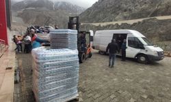 Karadeniz'den deprem bölgesine yardımlar sürüyor