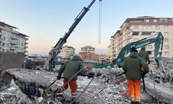 Karamanlı Belediyesi deprem bölgesinde çalışmalara destek oluyor