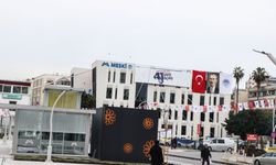 Mersin'de belediye bünyesindeki yeni hizmet binasında açılış sonrası yangın çıktı