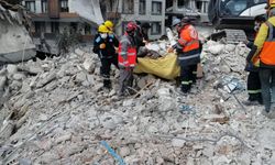 Ortahisar Belediyesi arama kurtarma ekibi 22 kişiyi enkazdan çıkardı