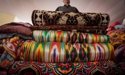 Özbekistanlı genç kızlar, depremzedelere çeyizlik yorganlarını gönderdi