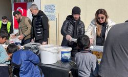 Aslı Hünel'den depremzedelere servis